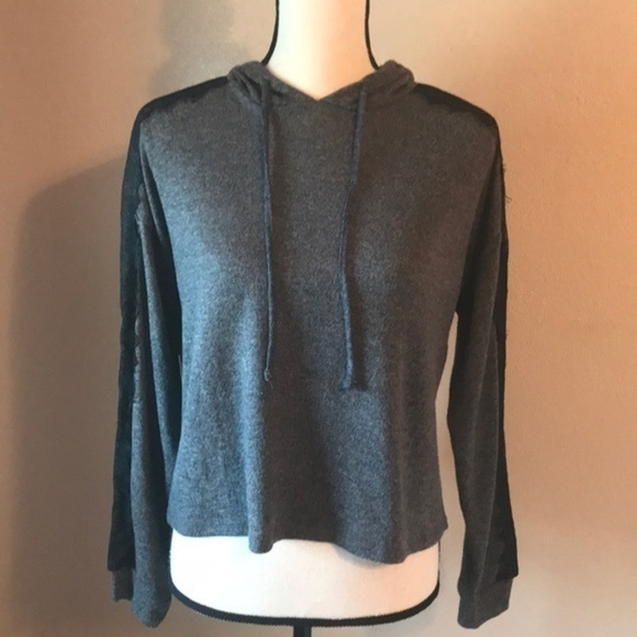 Ultra Flirt Tops - 💋 Adorable crop top hoodie 💋